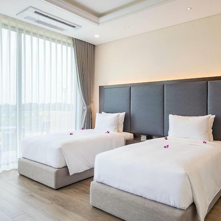 Wyndham Sky Lake Resort And Villas Ханой Экстерьер фото