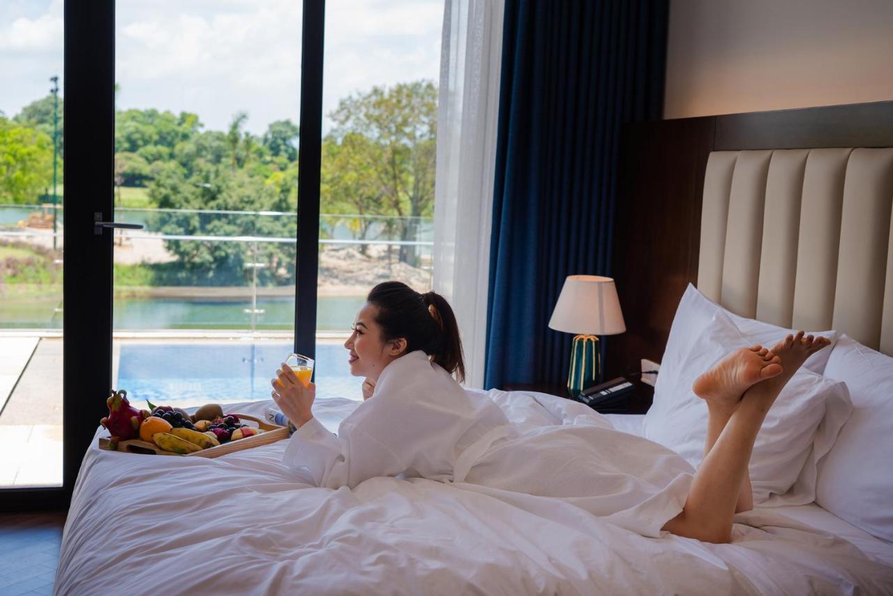 Wyndham Sky Lake Resort And Villas Ханой Экстерьер фото