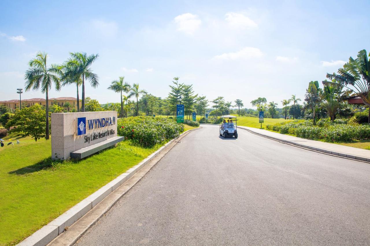 Wyndham Sky Lake Resort And Villas Ханой Экстерьер фото