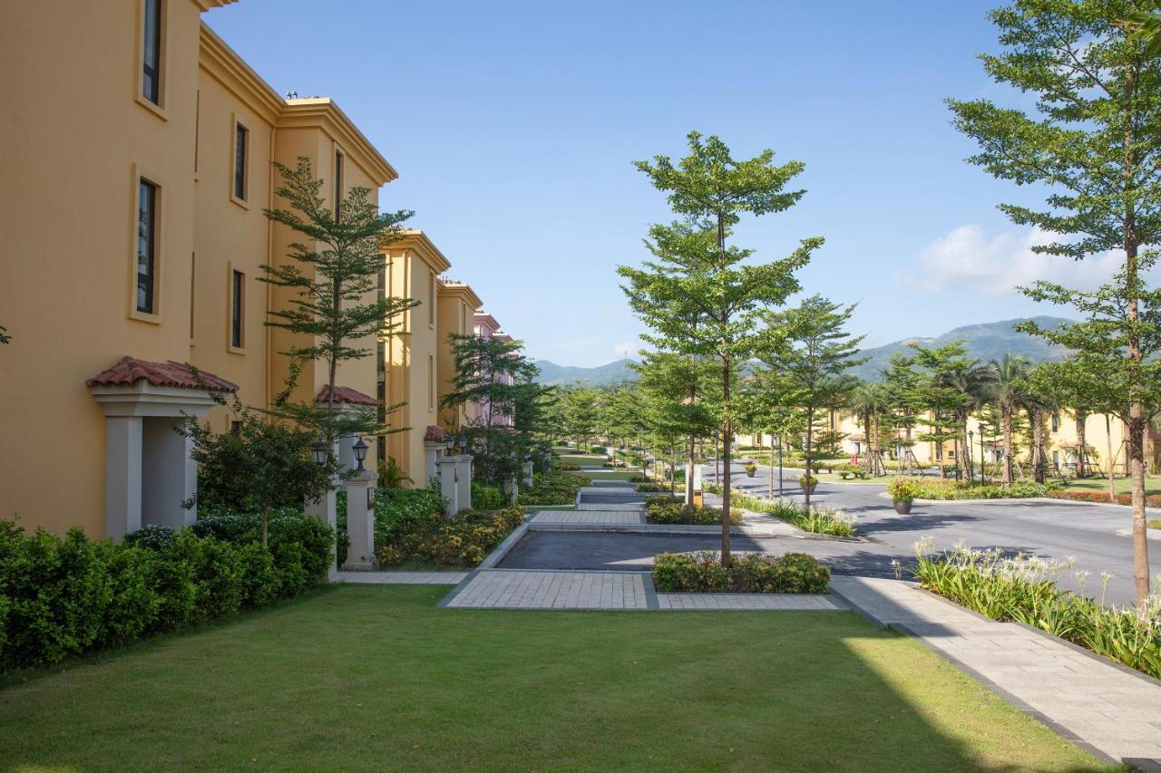Wyndham Sky Lake Resort And Villas Ханой Экстерьер фото