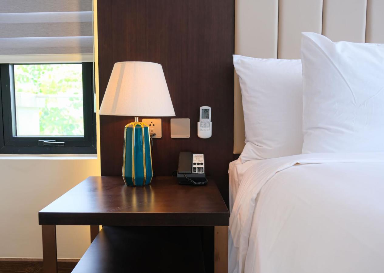 Wyndham Sky Lake Resort And Villas Ханой Экстерьер фото