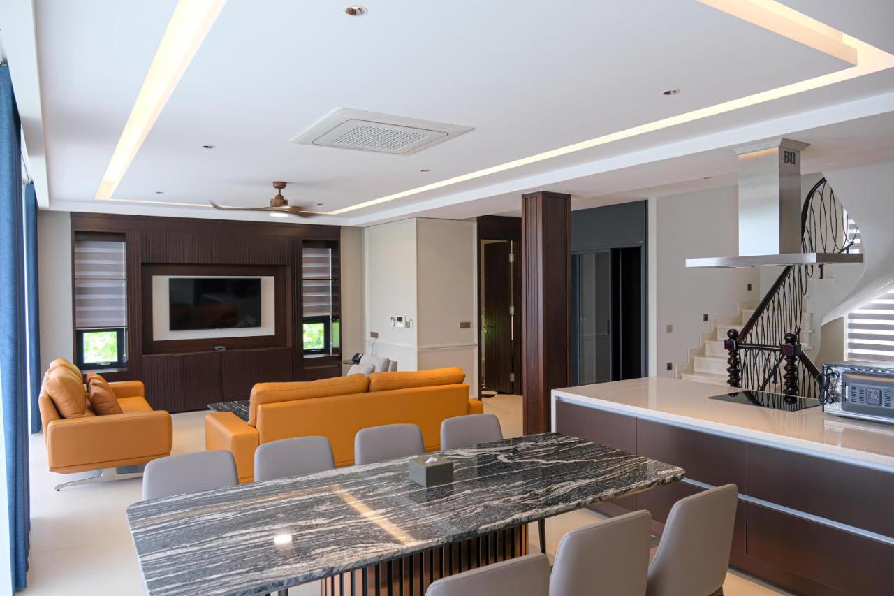 Wyndham Sky Lake Resort And Villas Ханой Экстерьер фото