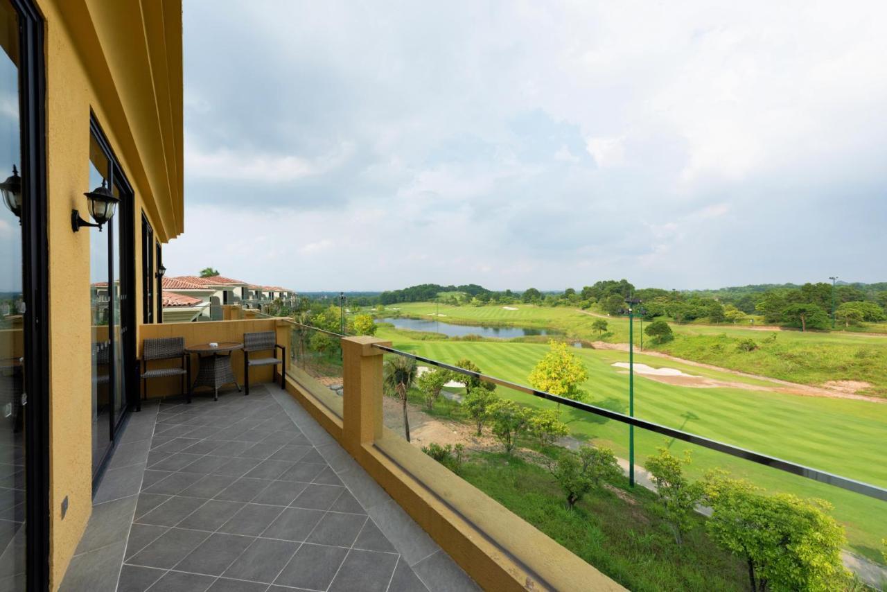 Wyndham Sky Lake Resort And Villas Ханой Экстерьер фото