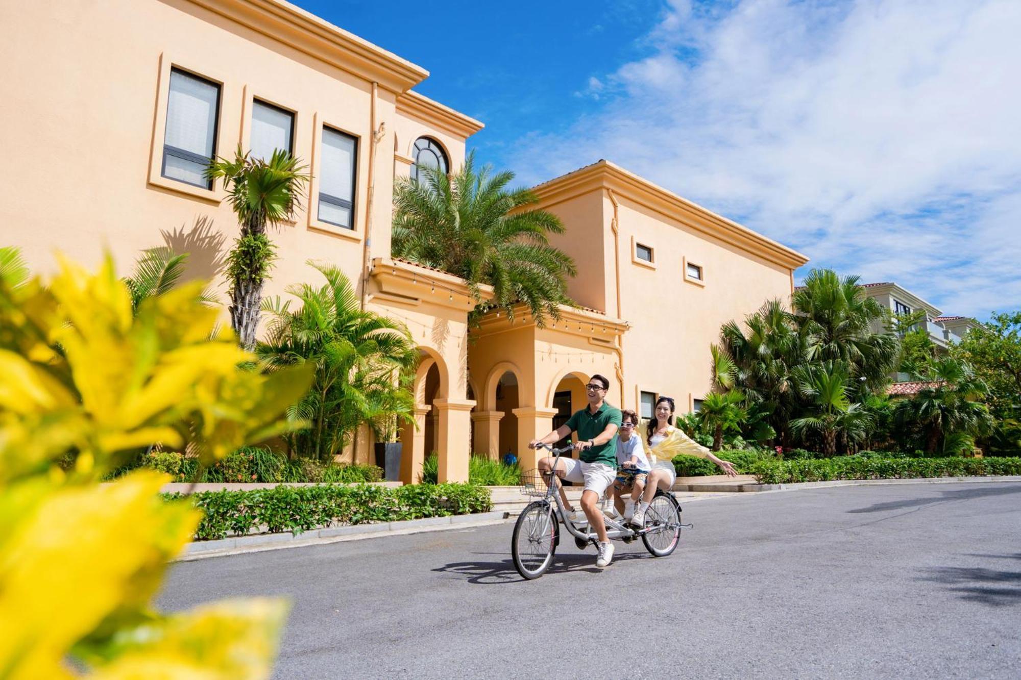 Wyndham Sky Lake Resort And Villas Ханой Экстерьер фото