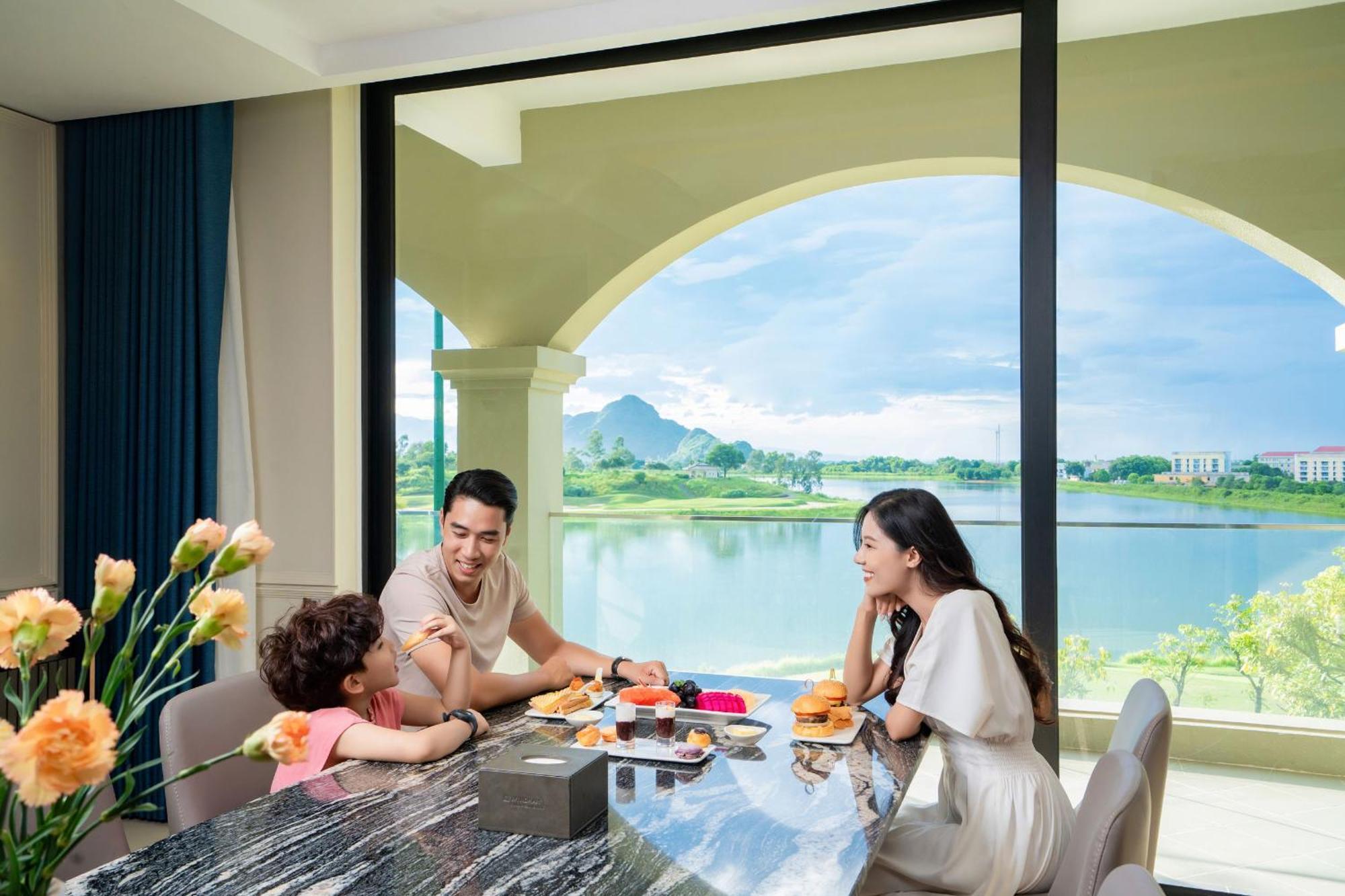 Wyndham Sky Lake Resort And Villas Ханой Экстерьер фото