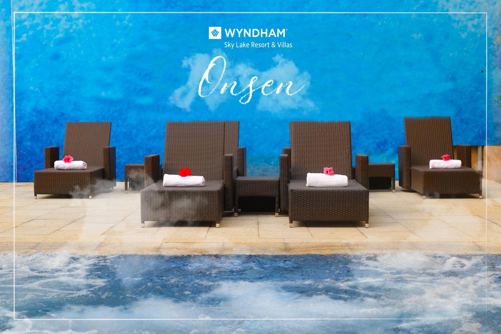 Wyndham Sky Lake Resort And Villas Ханой Экстерьер фото