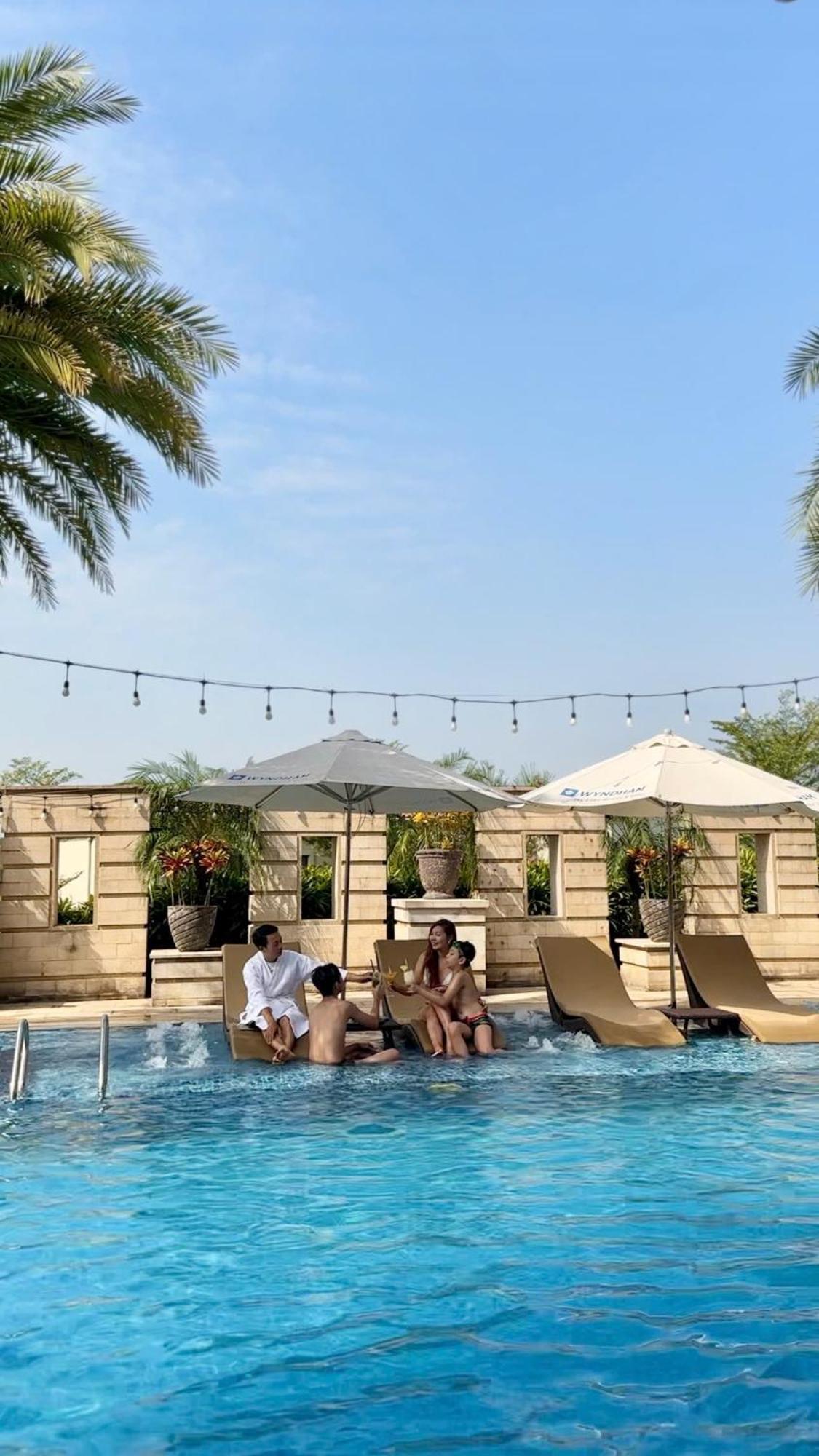 Wyndham Sky Lake Resort And Villas Ханой Экстерьер фото
