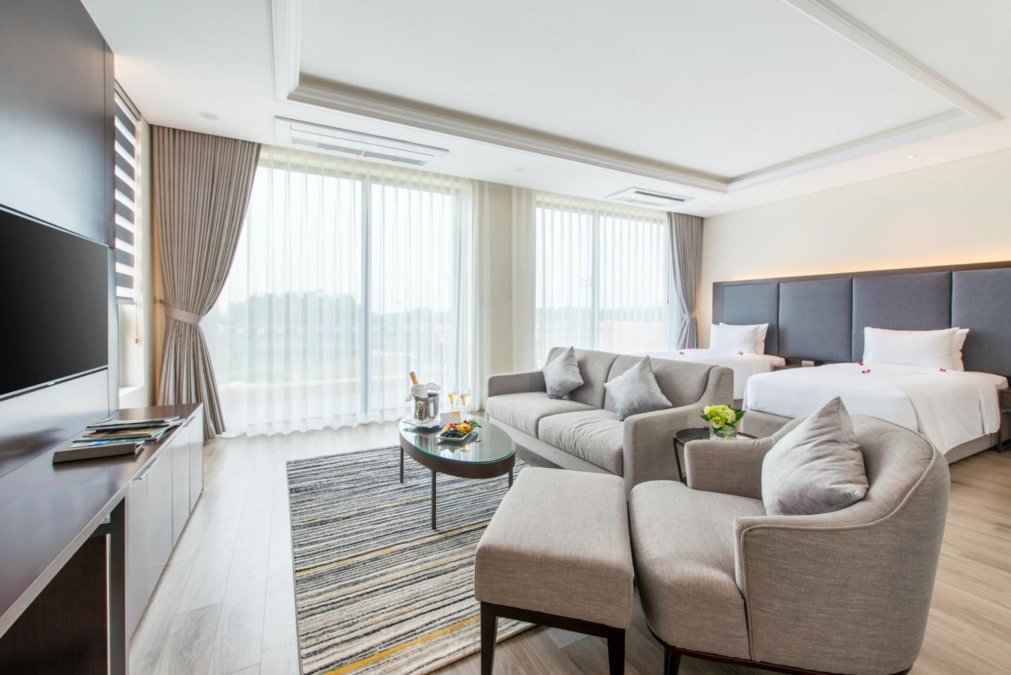 Wyndham Sky Lake Resort And Villas Ханой Экстерьер фото